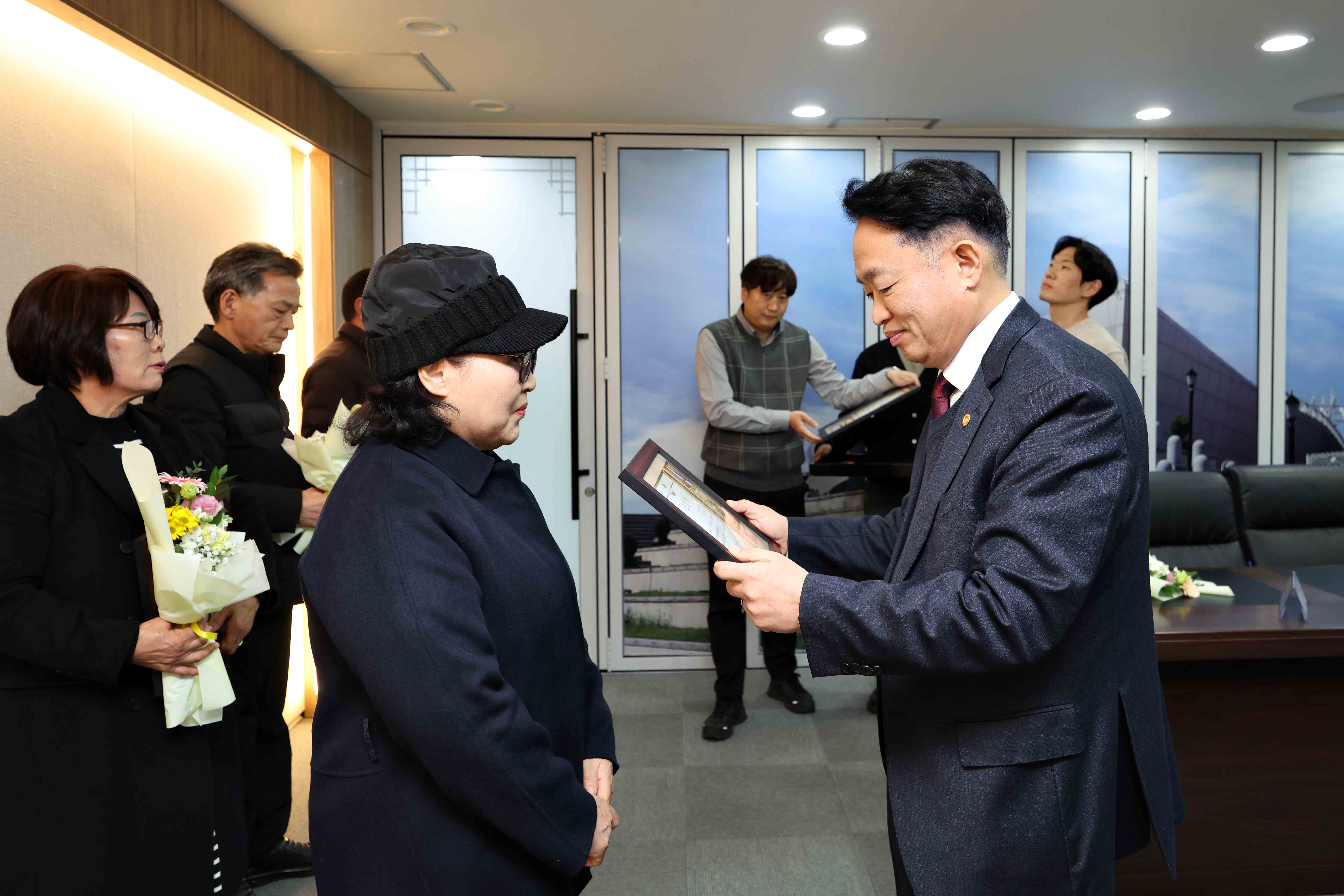 20251209_동구_지역자율방재단_표창_수여식5.jpg 이미지