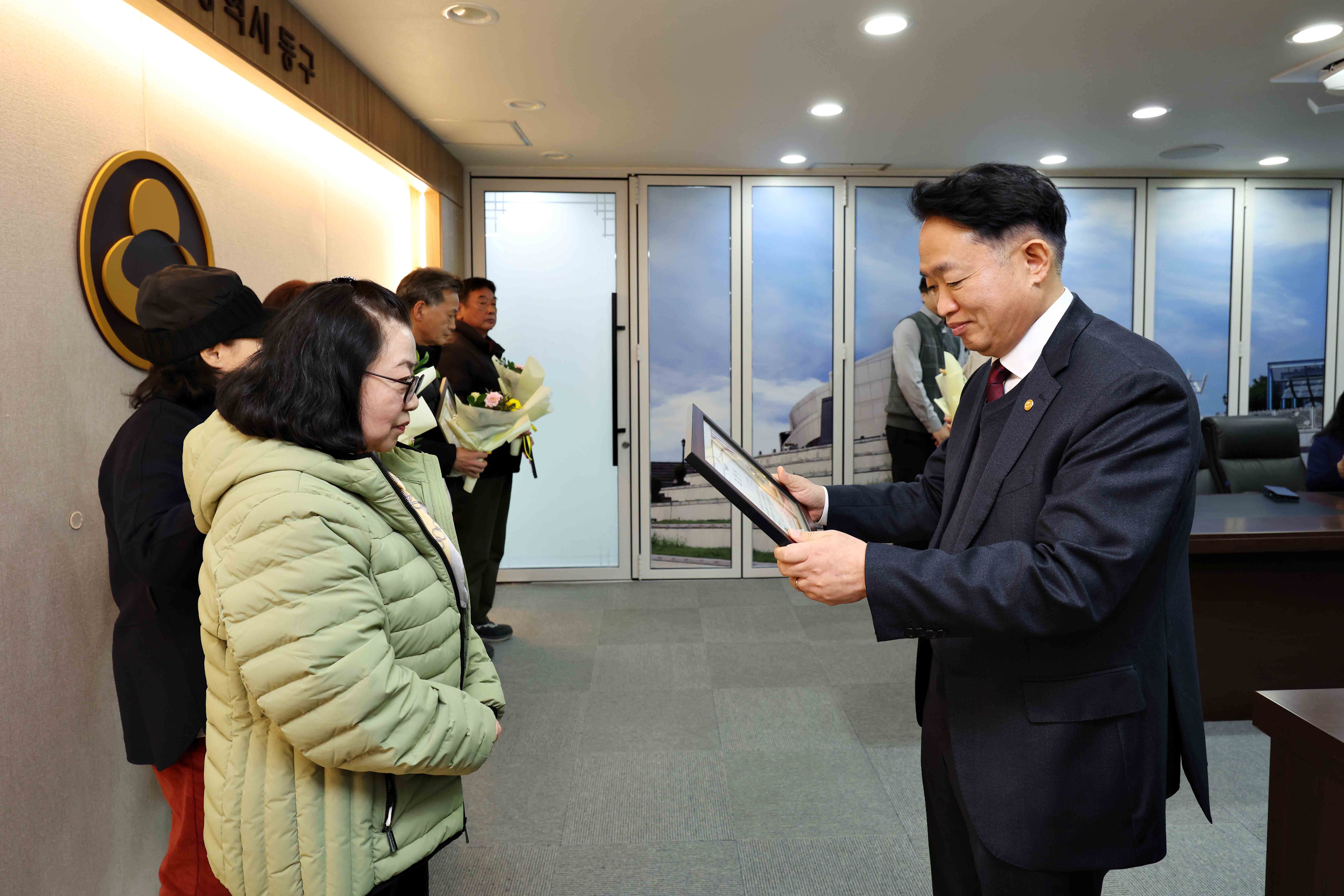 20251209_동구_지역자율방재단_표창_수여식6.jpg 이미지
