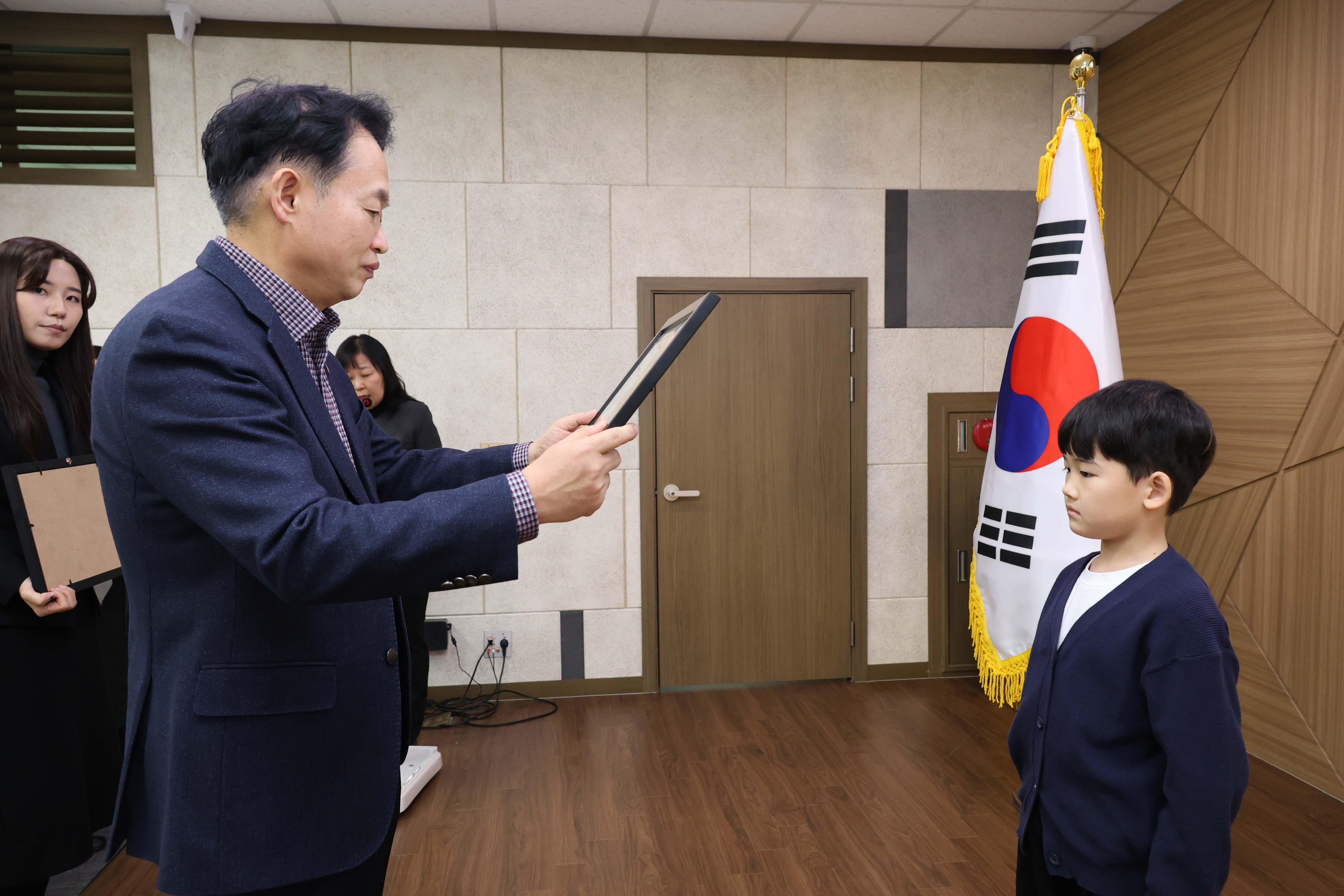 20251213_어린이·청소년_참여위원회_수료식-7.jpg 이미지