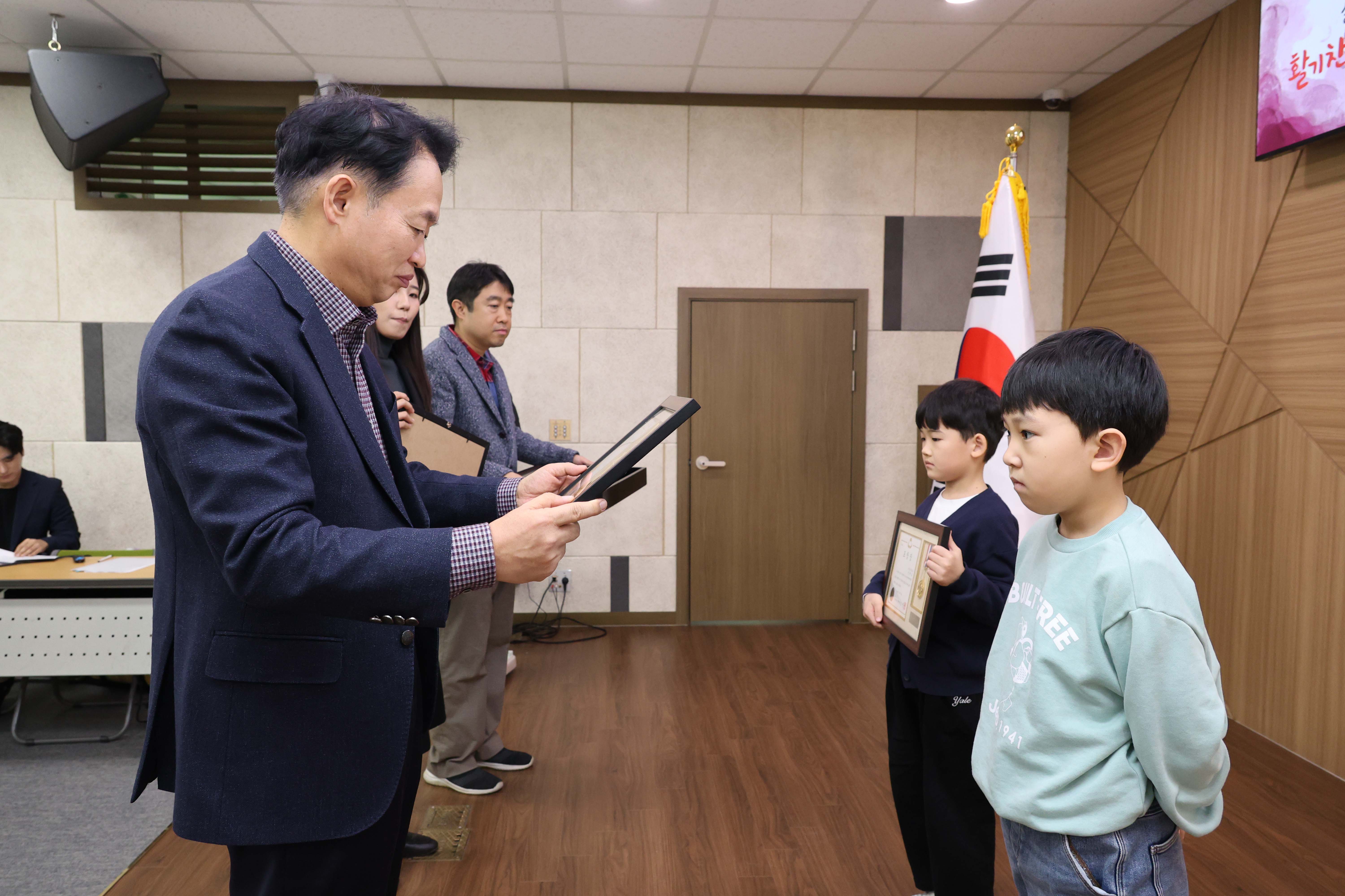 20251213_어린이·청소년_참여위원회_수료식-8.jpg 이미지
