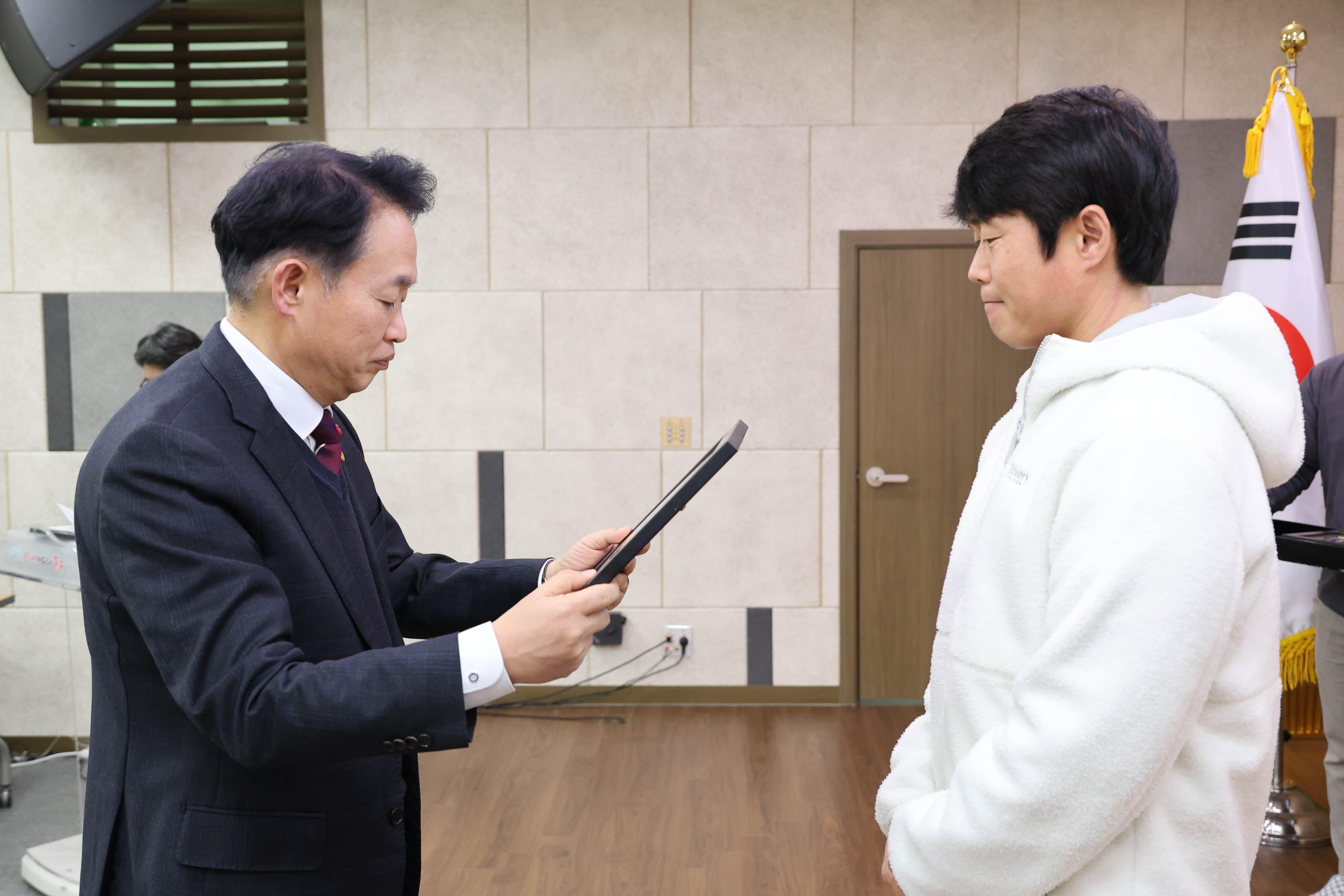 20251219_2025년_환경공무관_정년퇴임식_및_표창수여식-5.jpg 이미지