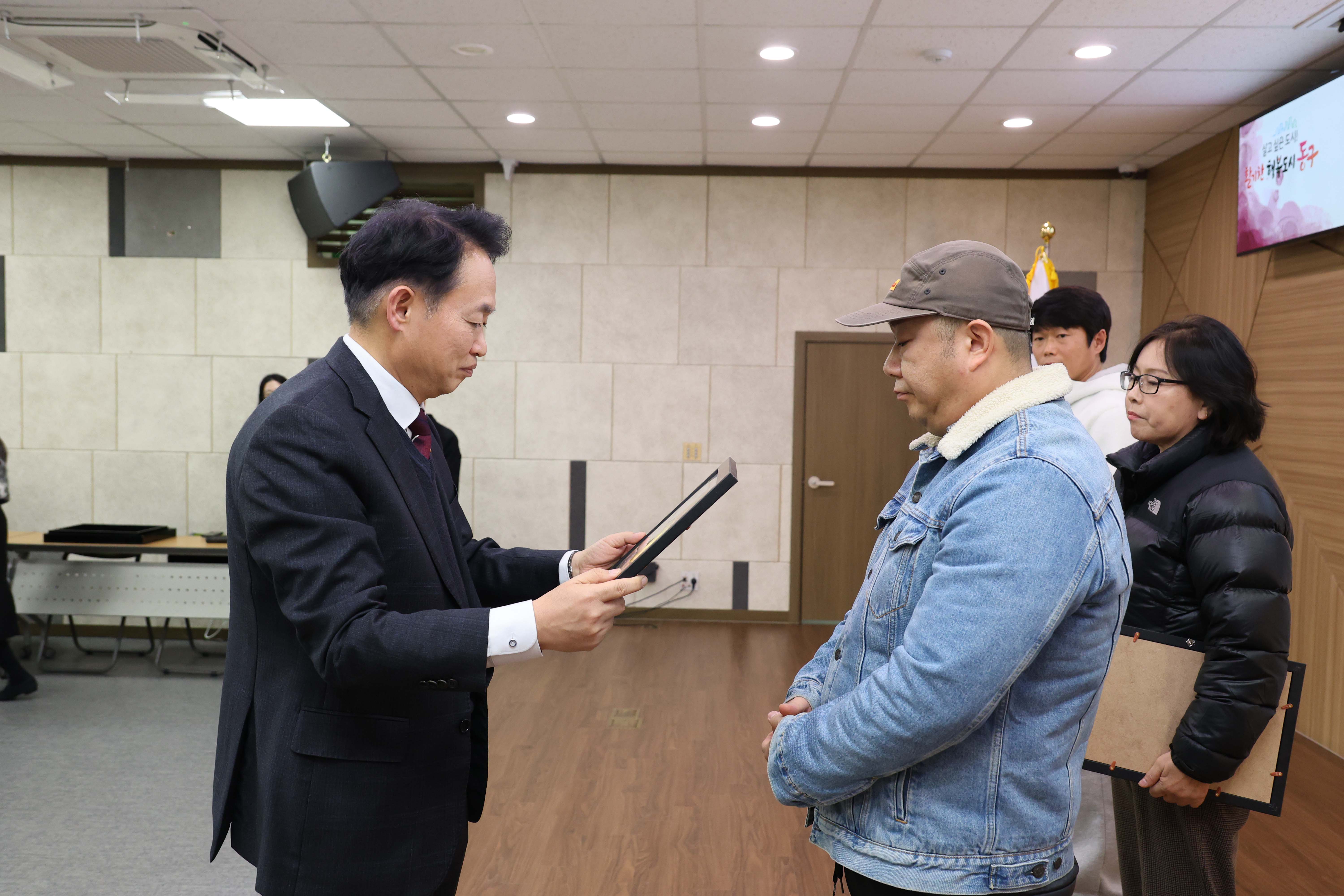 20251219_2025년_환경공무관_정년퇴임식_및_표창수여식-7.jpg 이미지