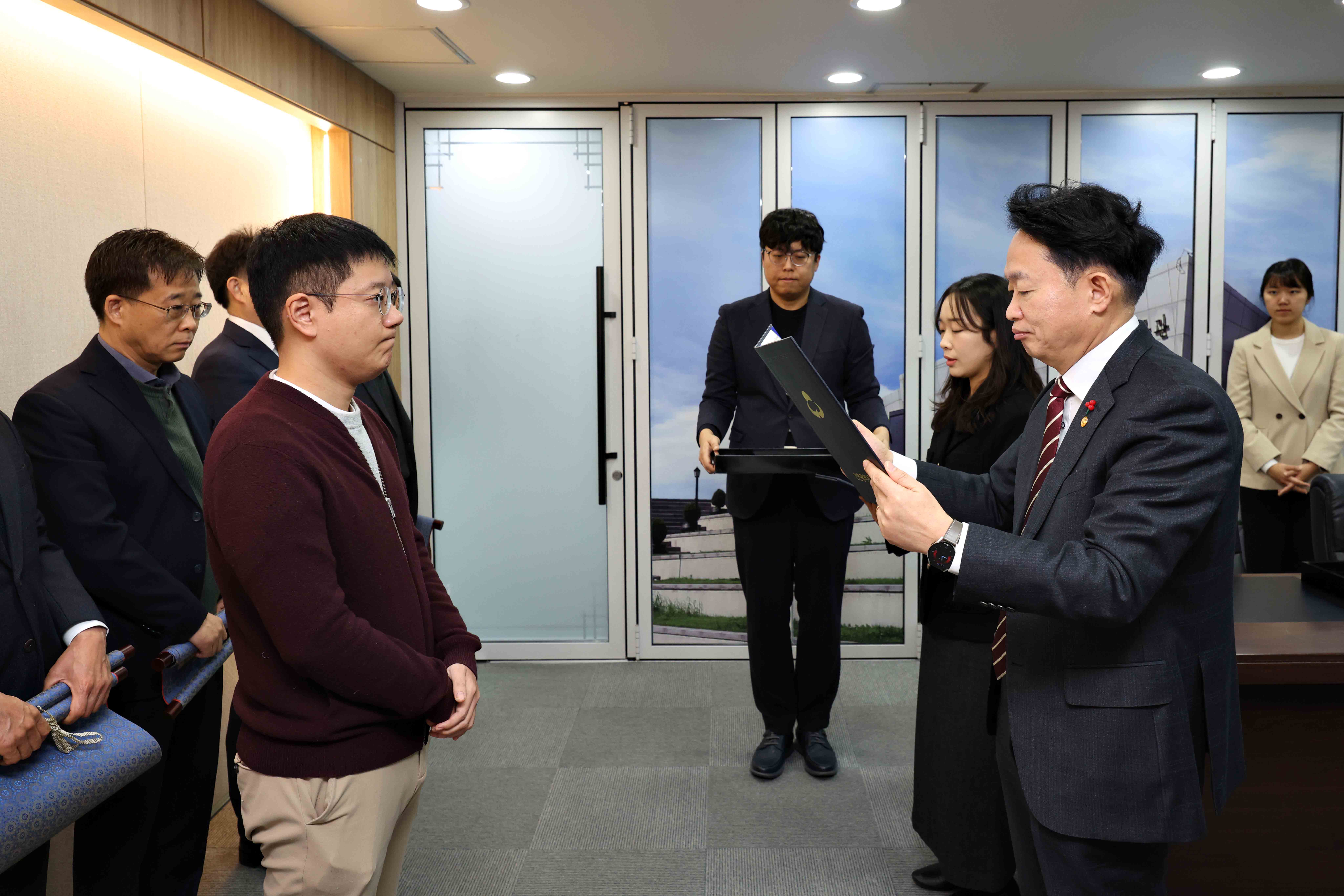 20251231_임용장_수여식8.jpg 이미지