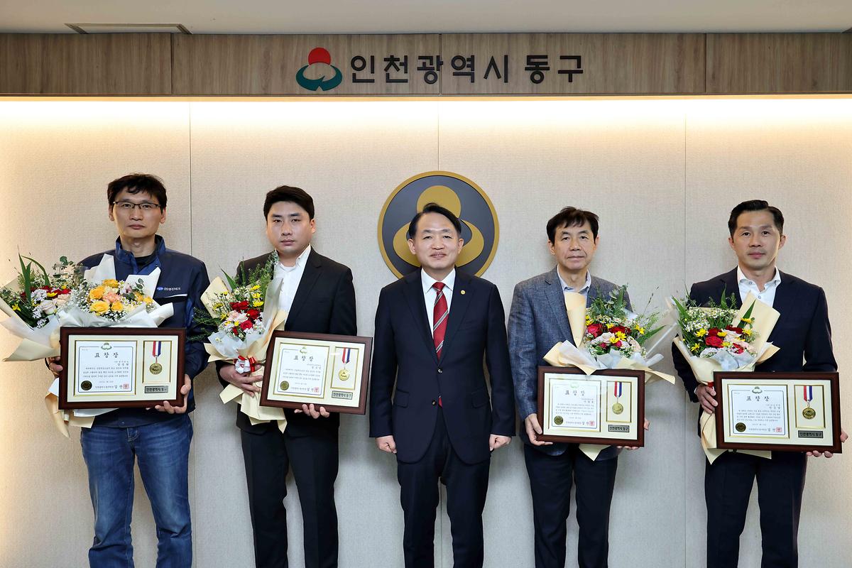 우수중소기업 모범근로자 표창장 수여식 사진