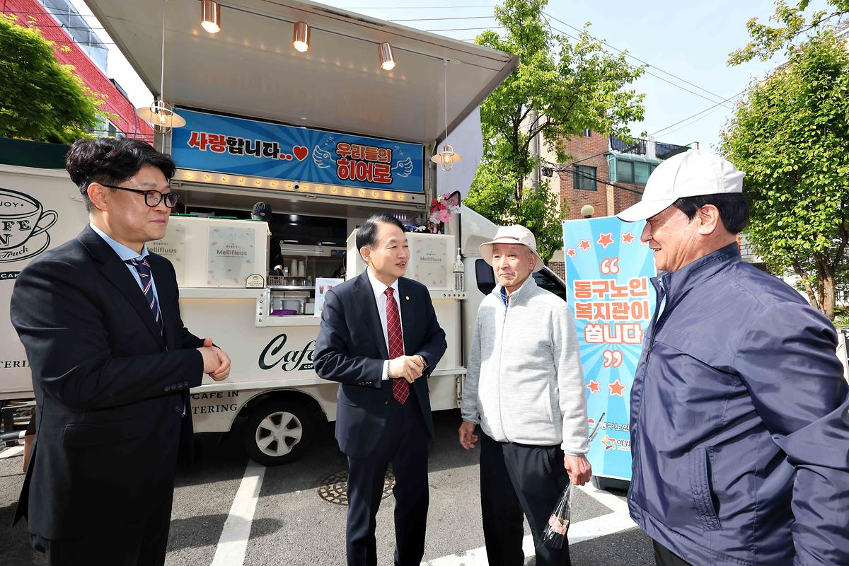 어버이날 기념 어르신 맞이 행사 사진