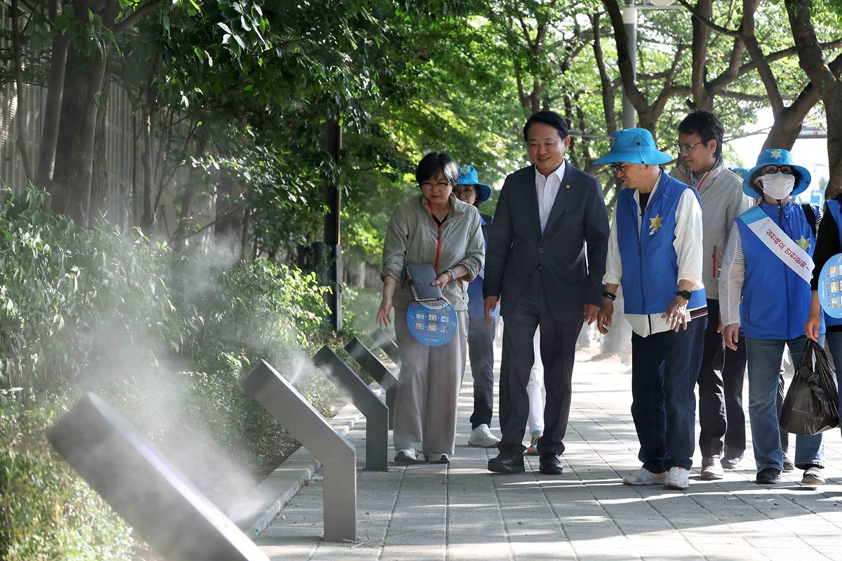 폭염저감시설 쿨링포그 설치 현장 점검 사진