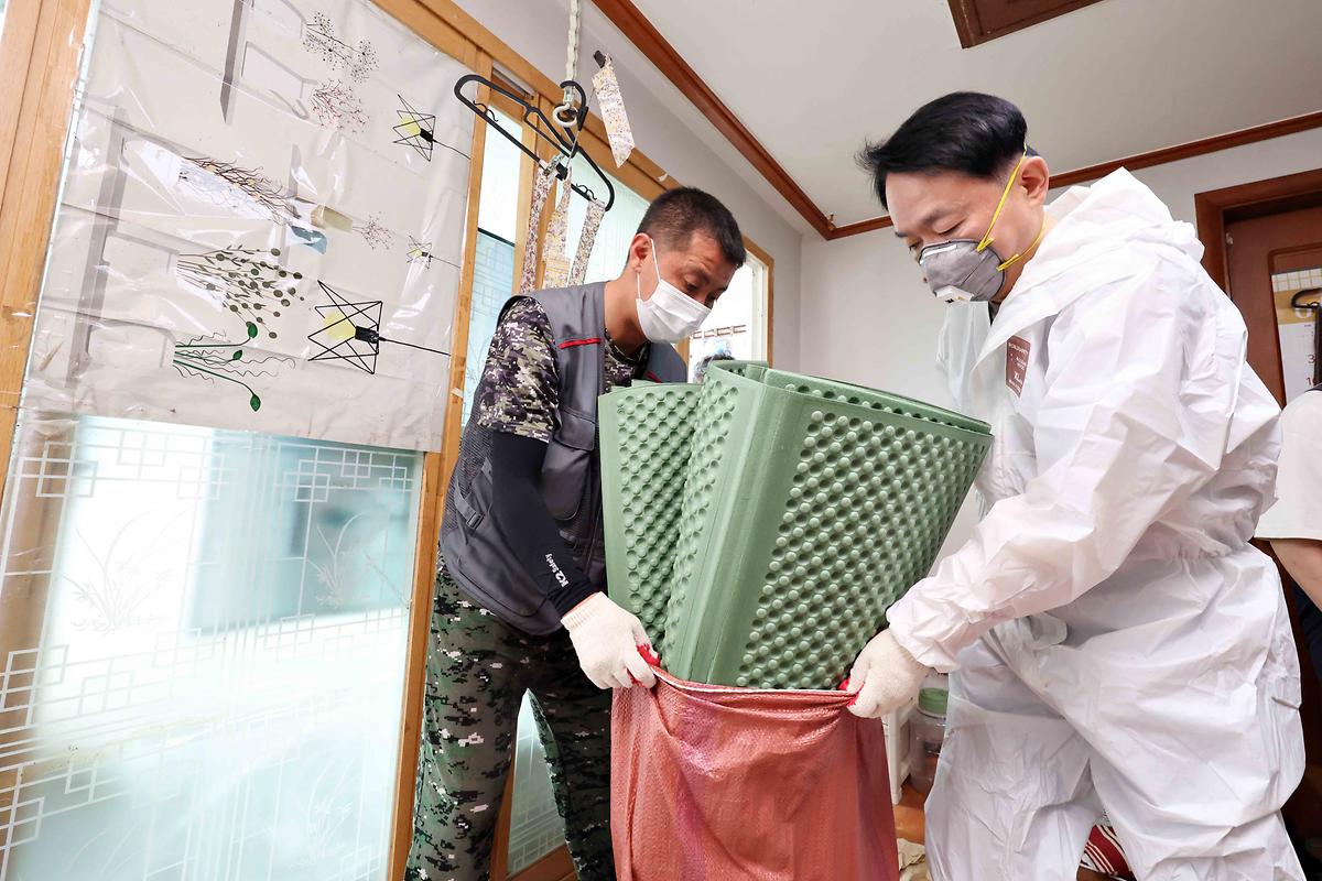 저장강박 세대 주거환경개선사업 클린하우스 만들기 사진