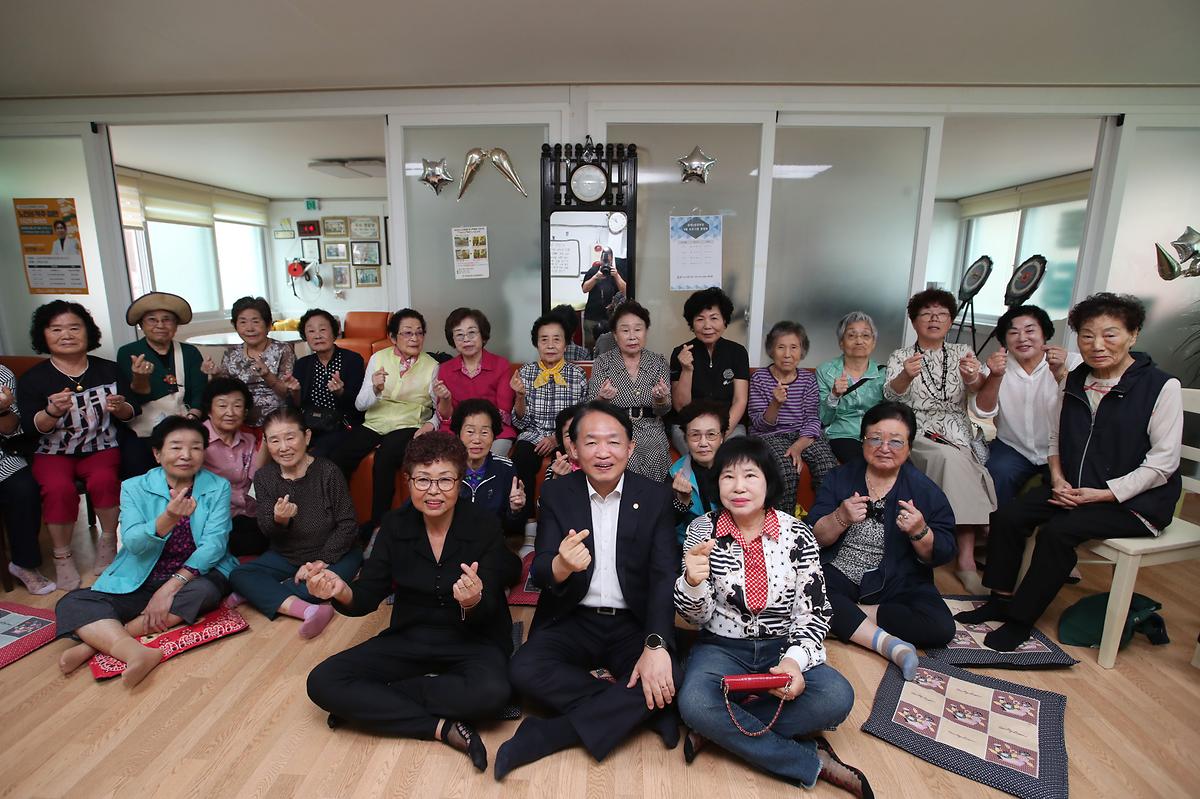 추석맞이 경로당 방문 사진