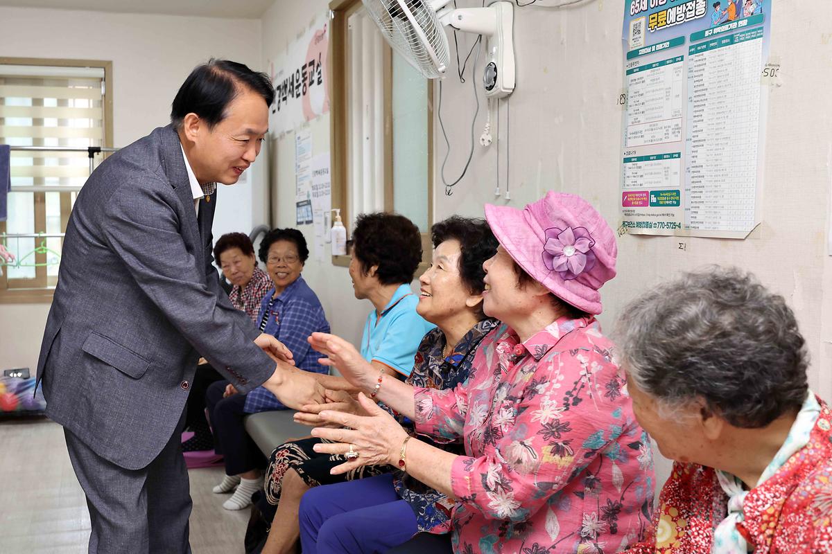 추석맞이 경로당 방문 사진