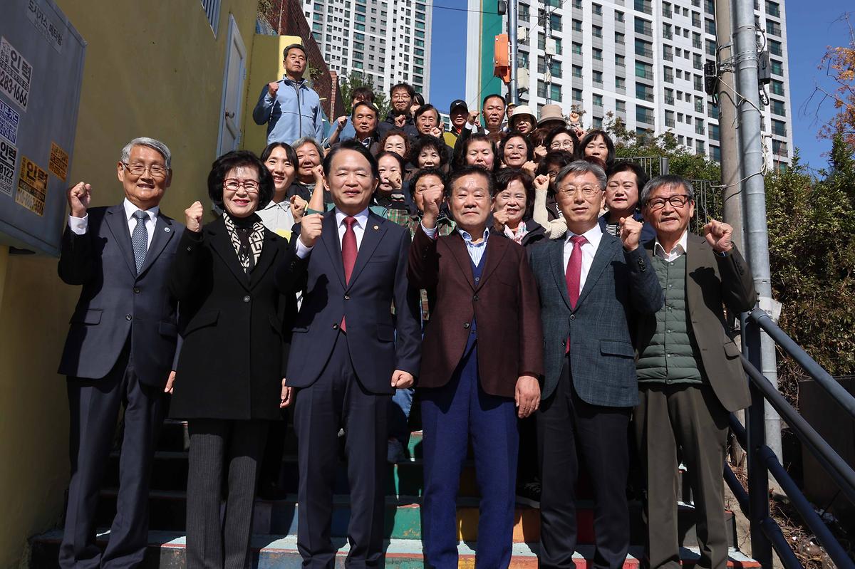 인송상가 환경개선 지원사업 제막식 사진