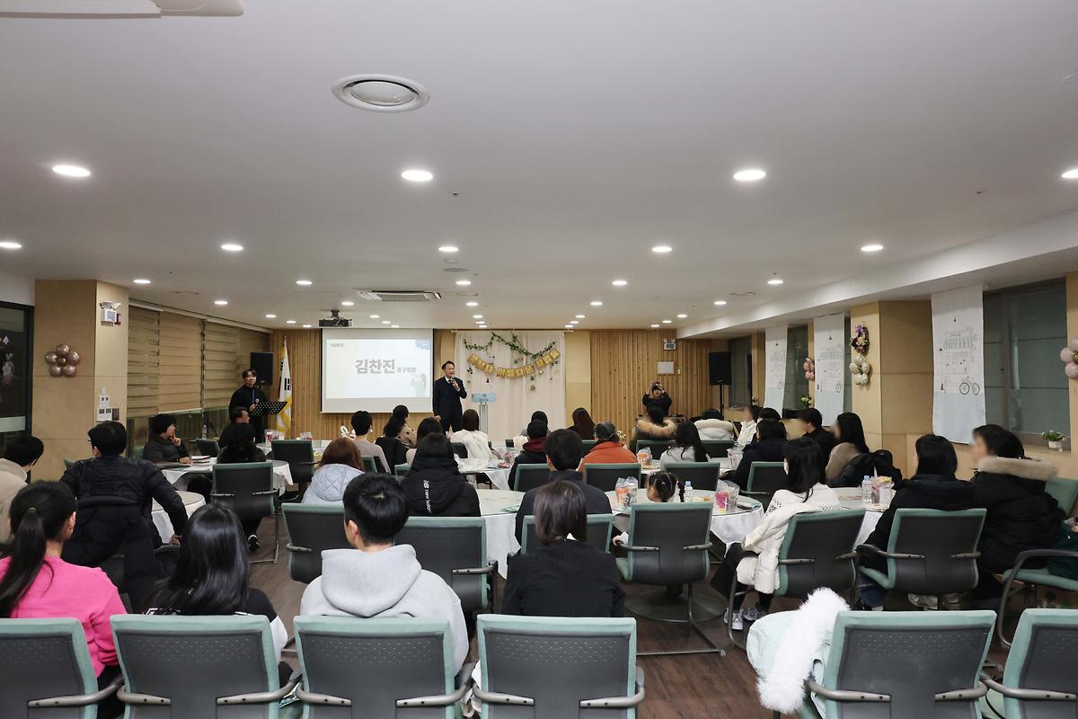 동구청년행복충전소 평가회 사진
