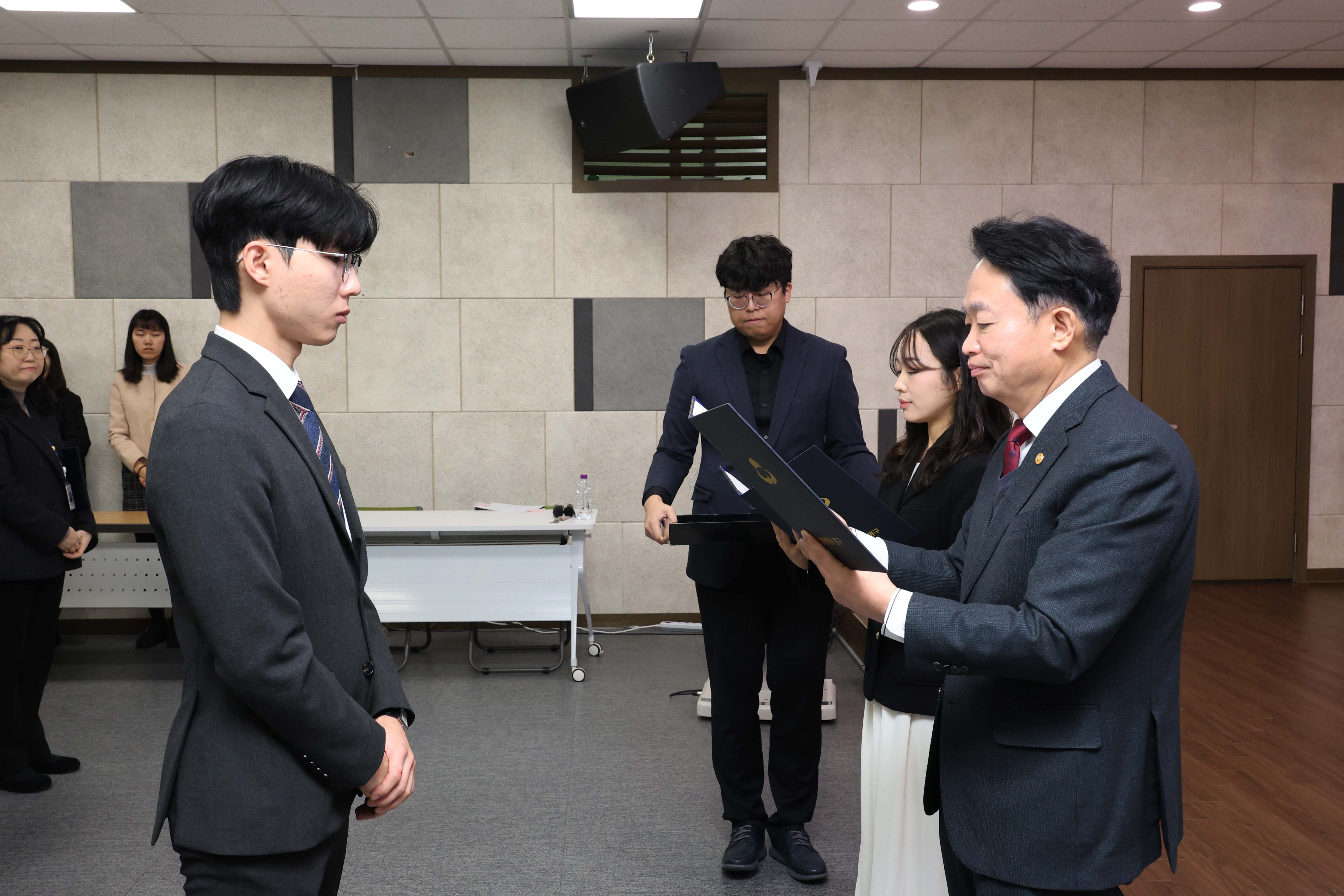 20260109_임용장_수여식-13.jpg 이미지