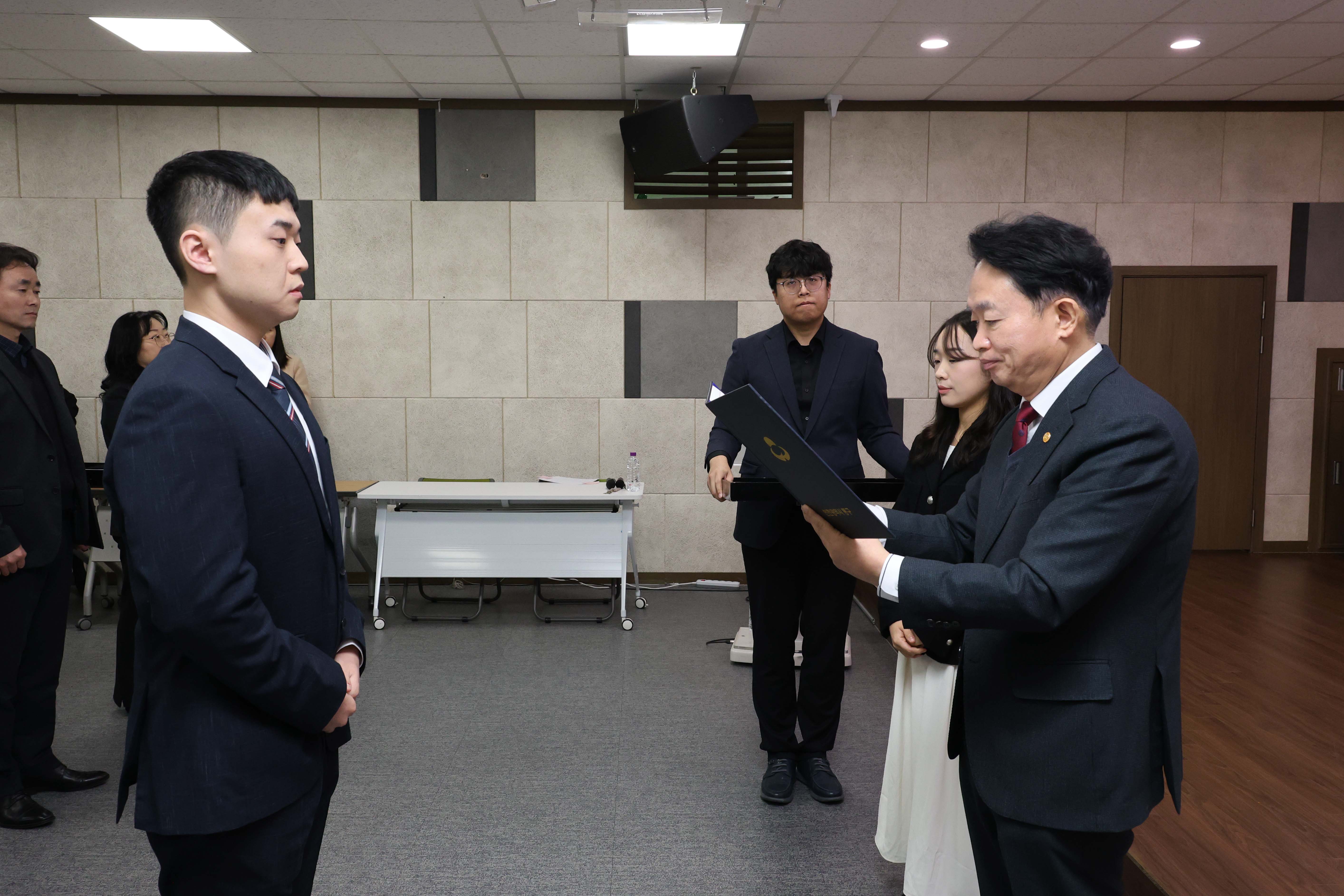 20260109_임용장_수여식-16.jpg 이미지