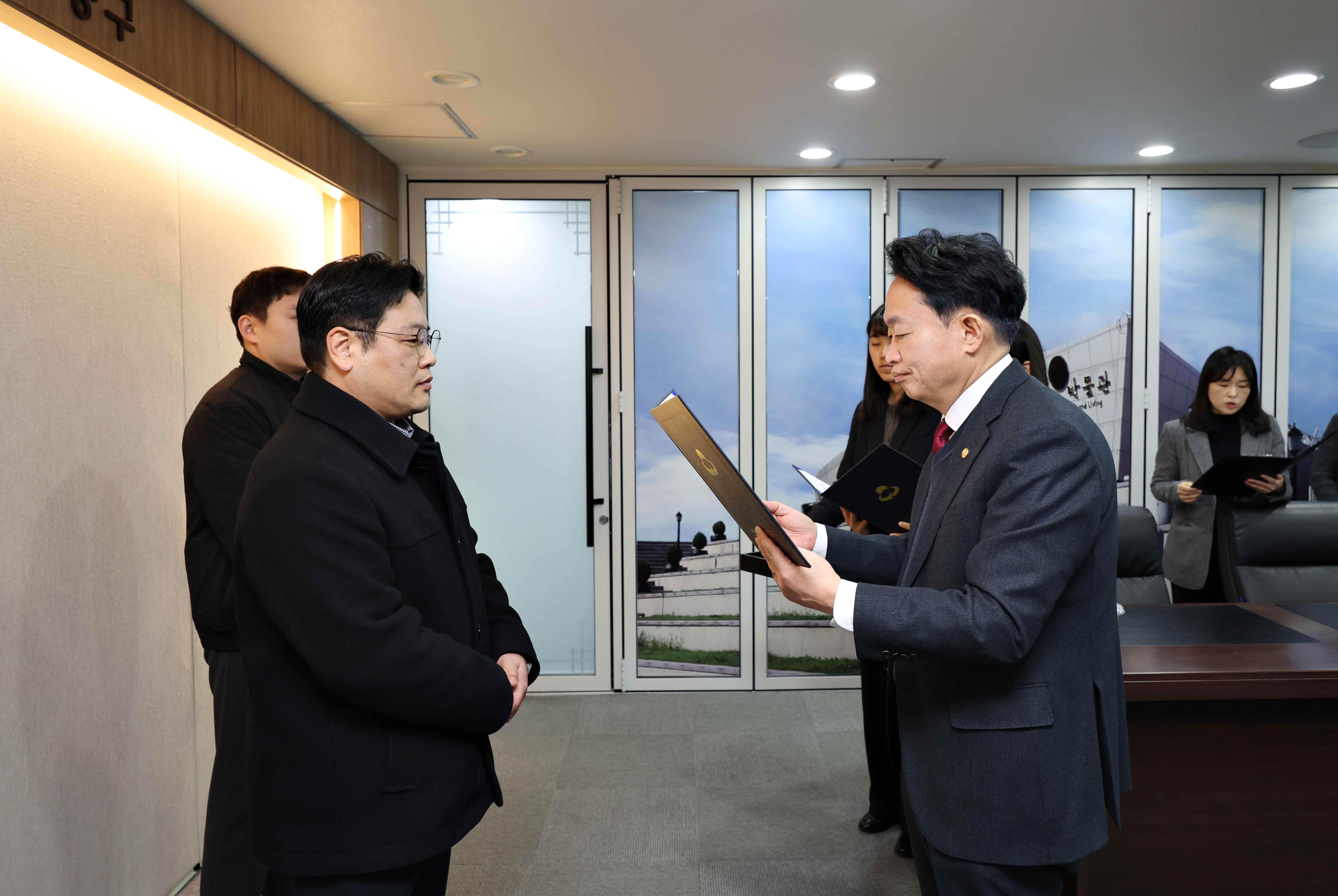20260209_임용장_수여식2.jpg 이미지