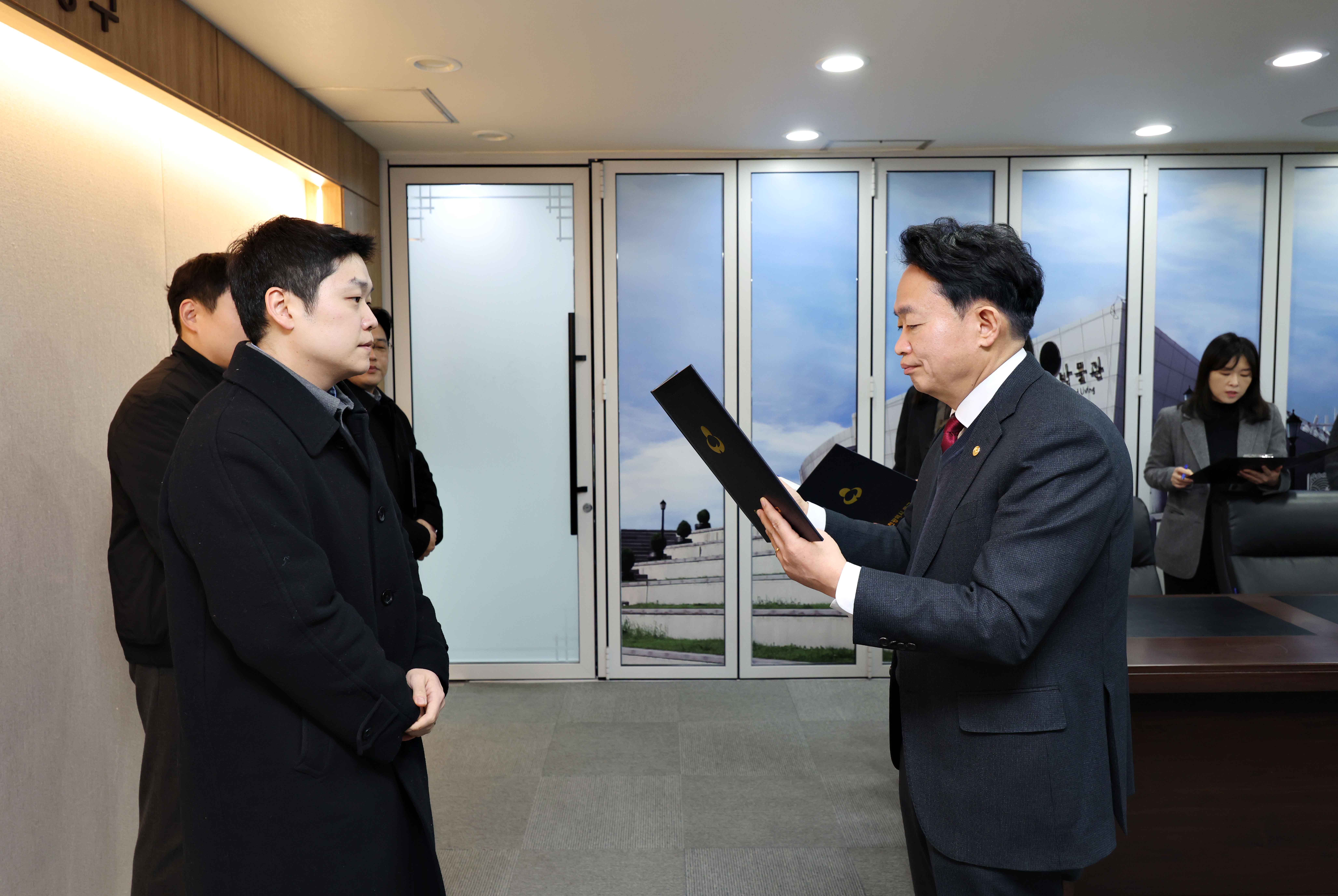 20260209_임용장_수여식4.jpg 이미지