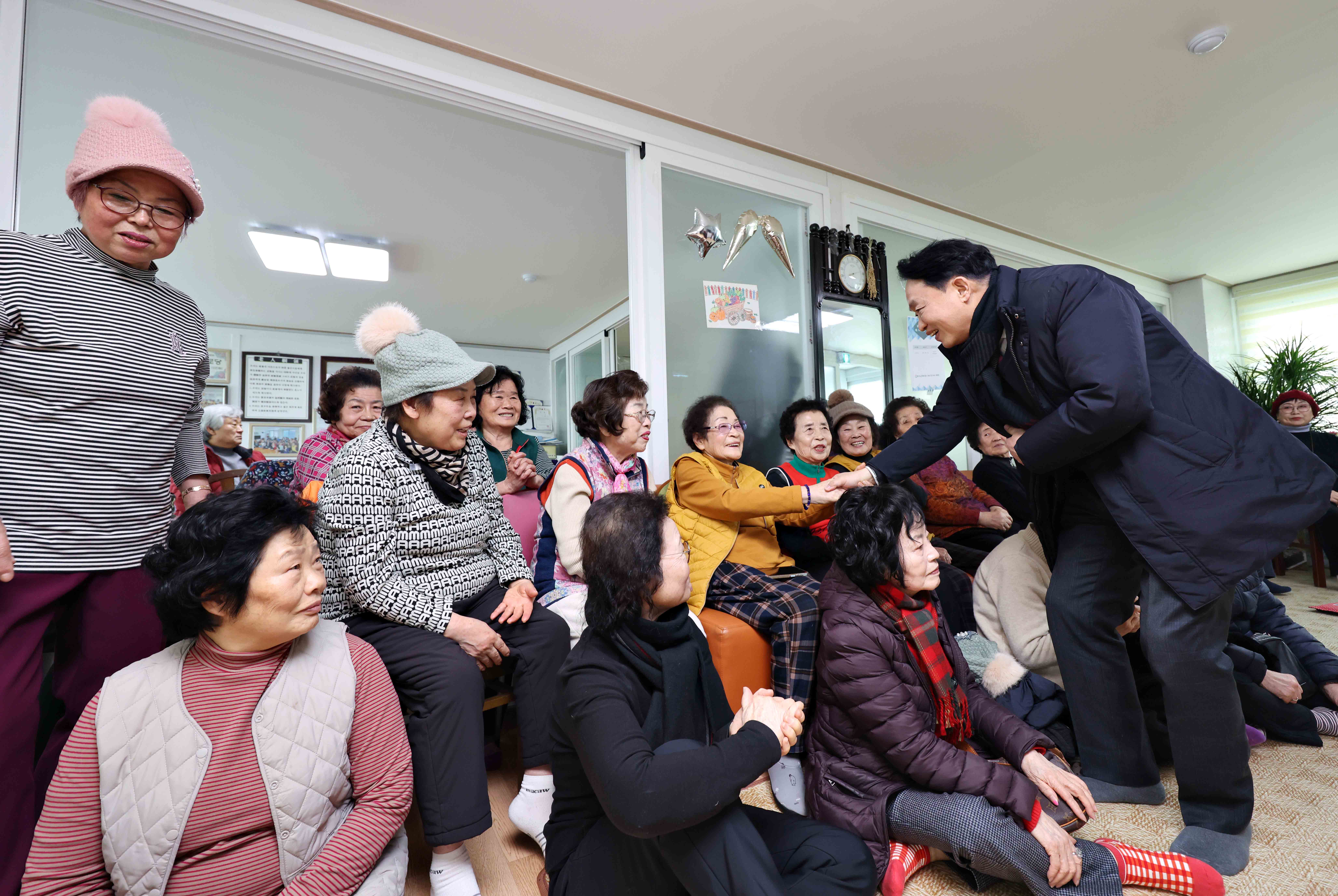 20260211_설맞이_경로당_방문1.jpg 이미지
