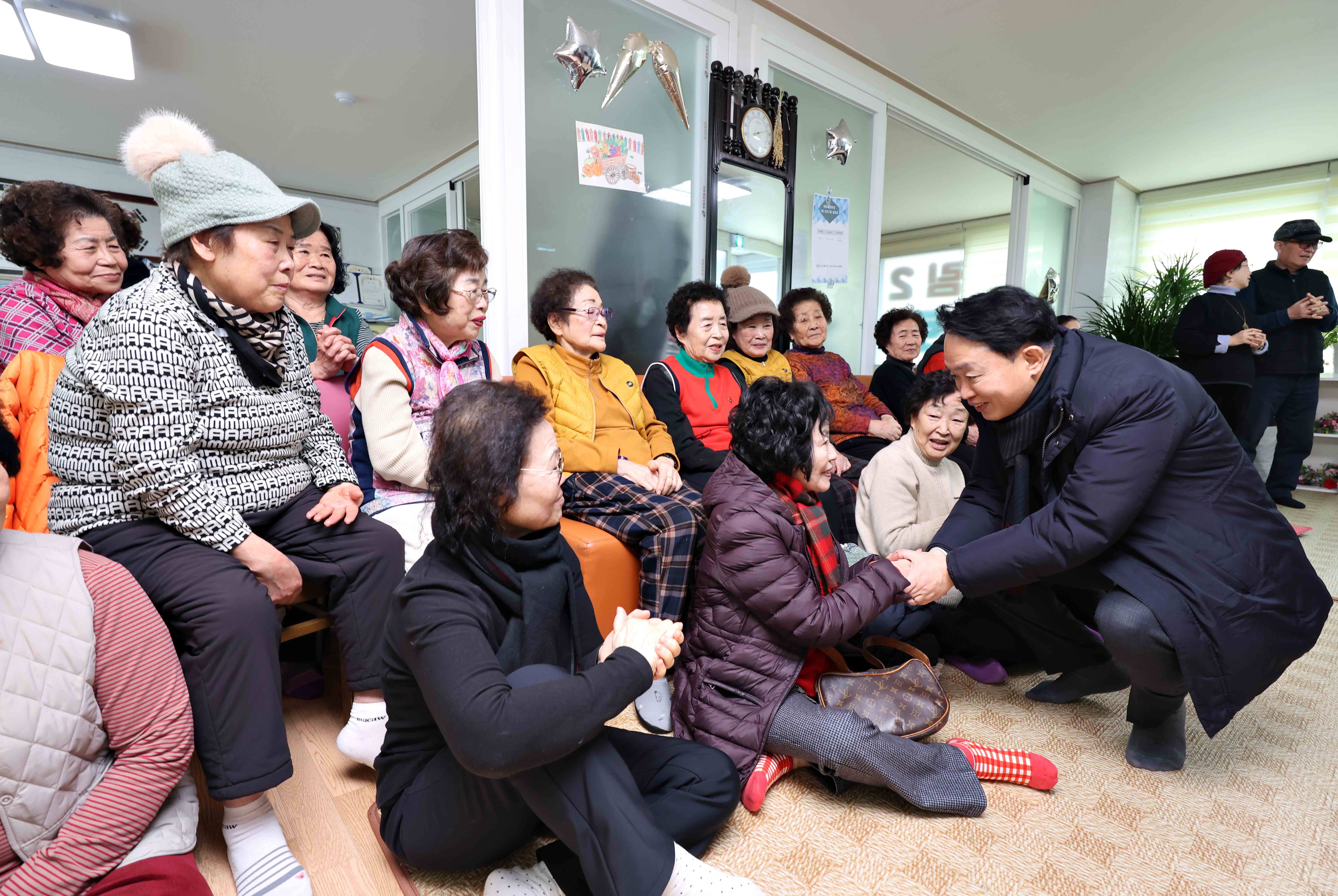 20260211_설맞이_경로당_방문6.jpg 이미지