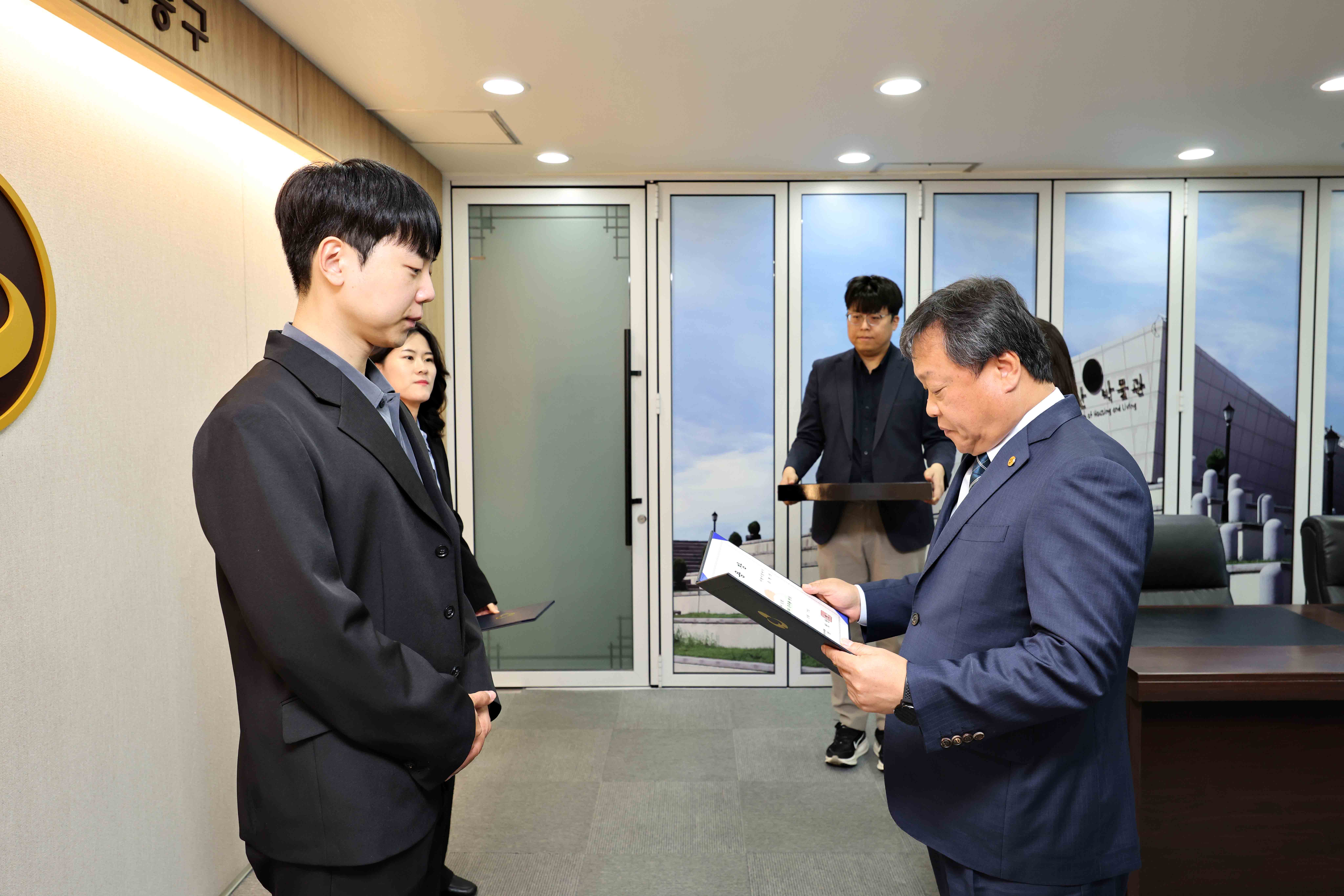 20260507_임용장_수여식3.jpg 이미지