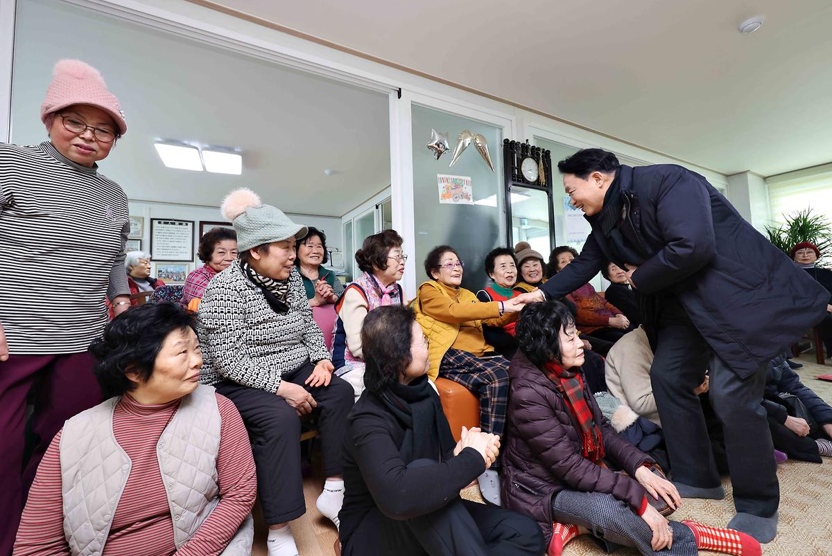 설맞이 경로당 방문 사진