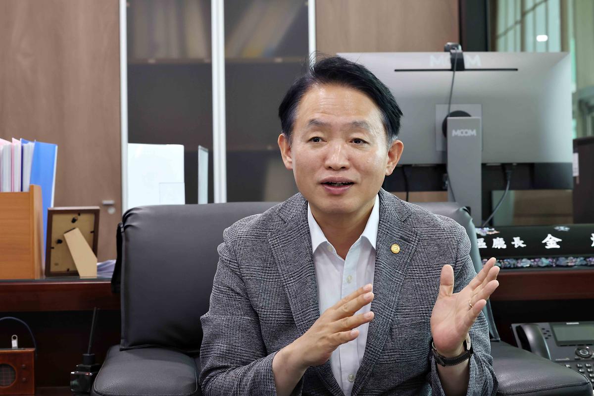 언론사 인터뷰 사진