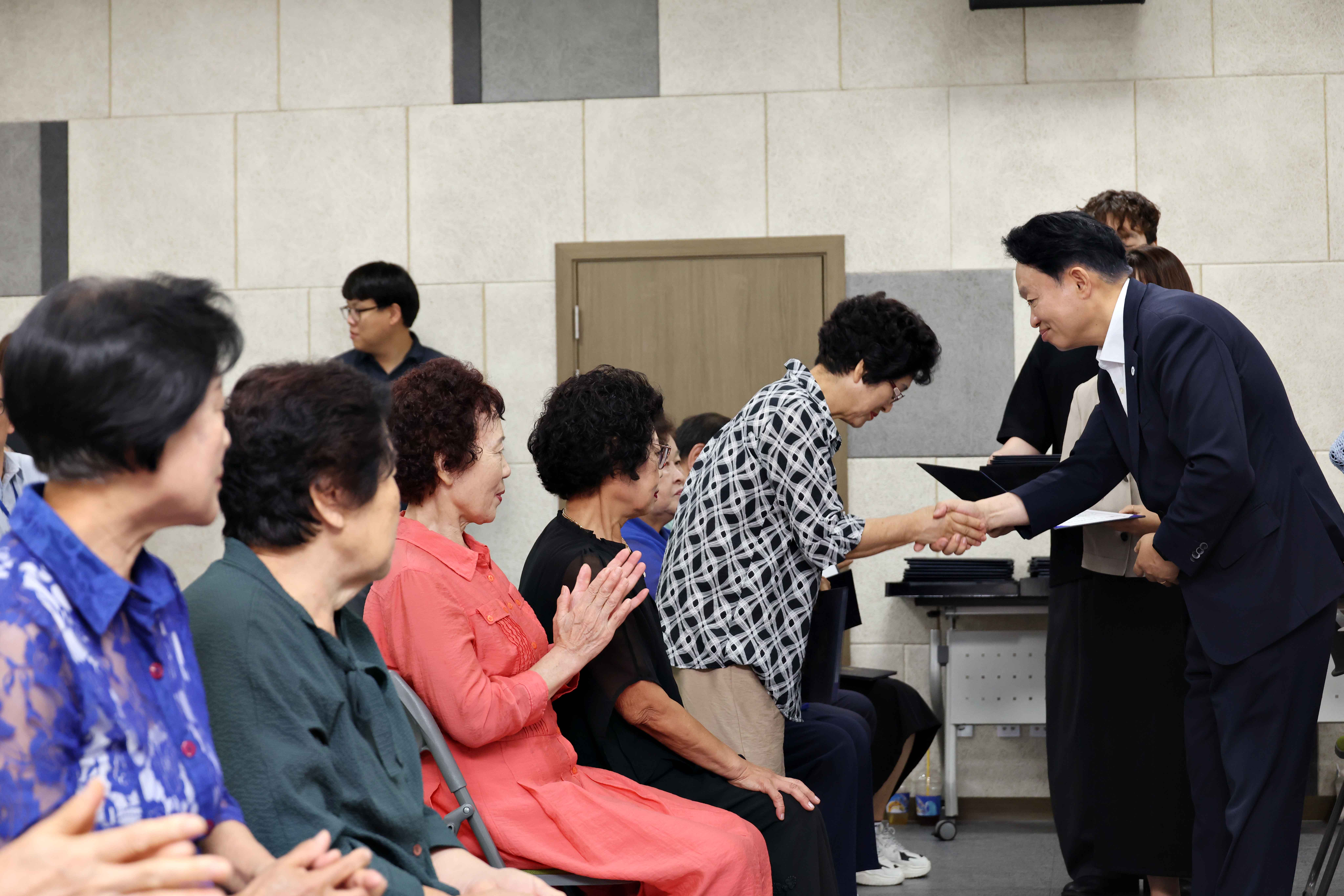 20260731_동_지역사회보장협의체_위원_위촉식_및_역량강화_교육(1회차)8.jpg 이미지