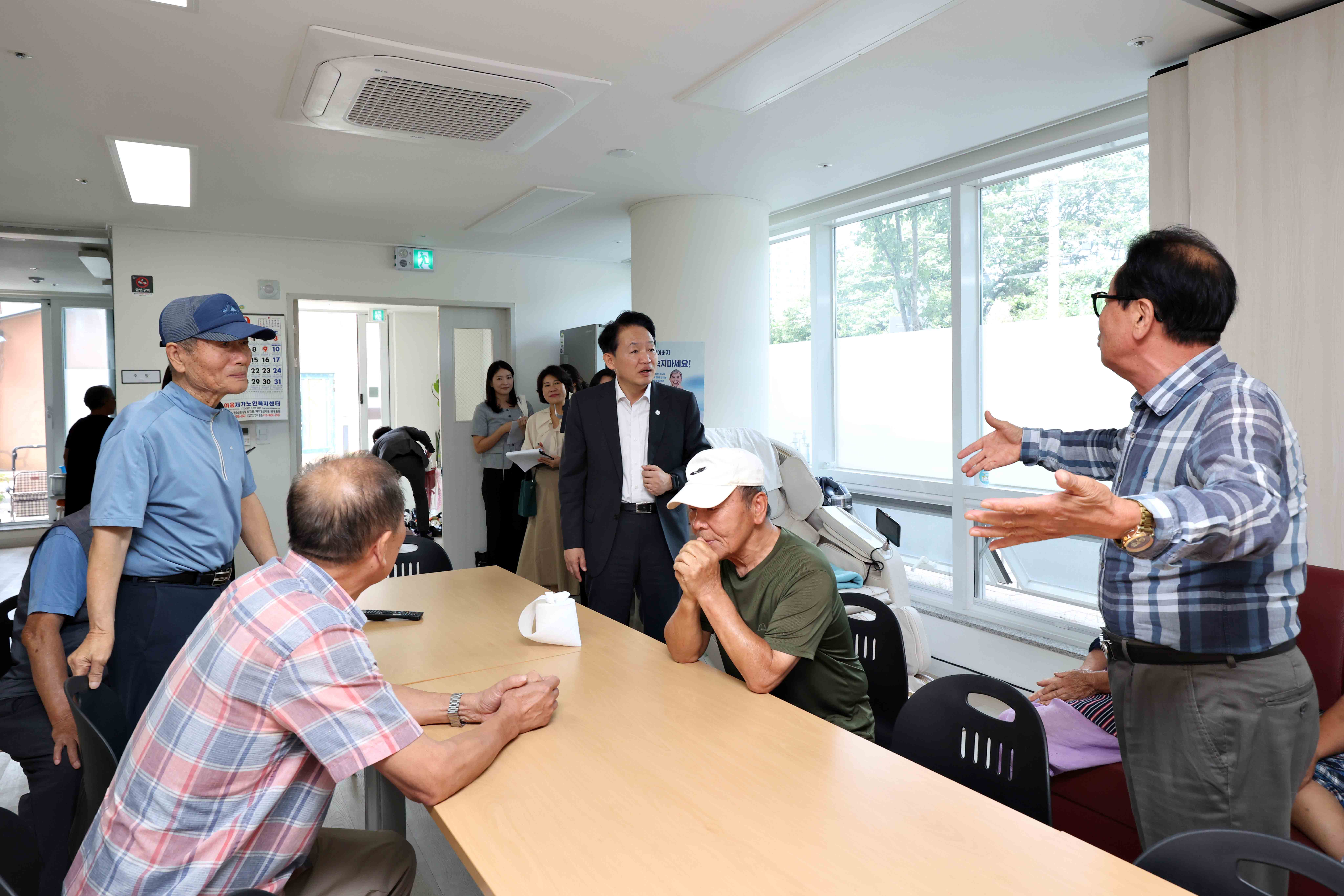20260909_추석맞이_경로당_방문3.jpg 이미지