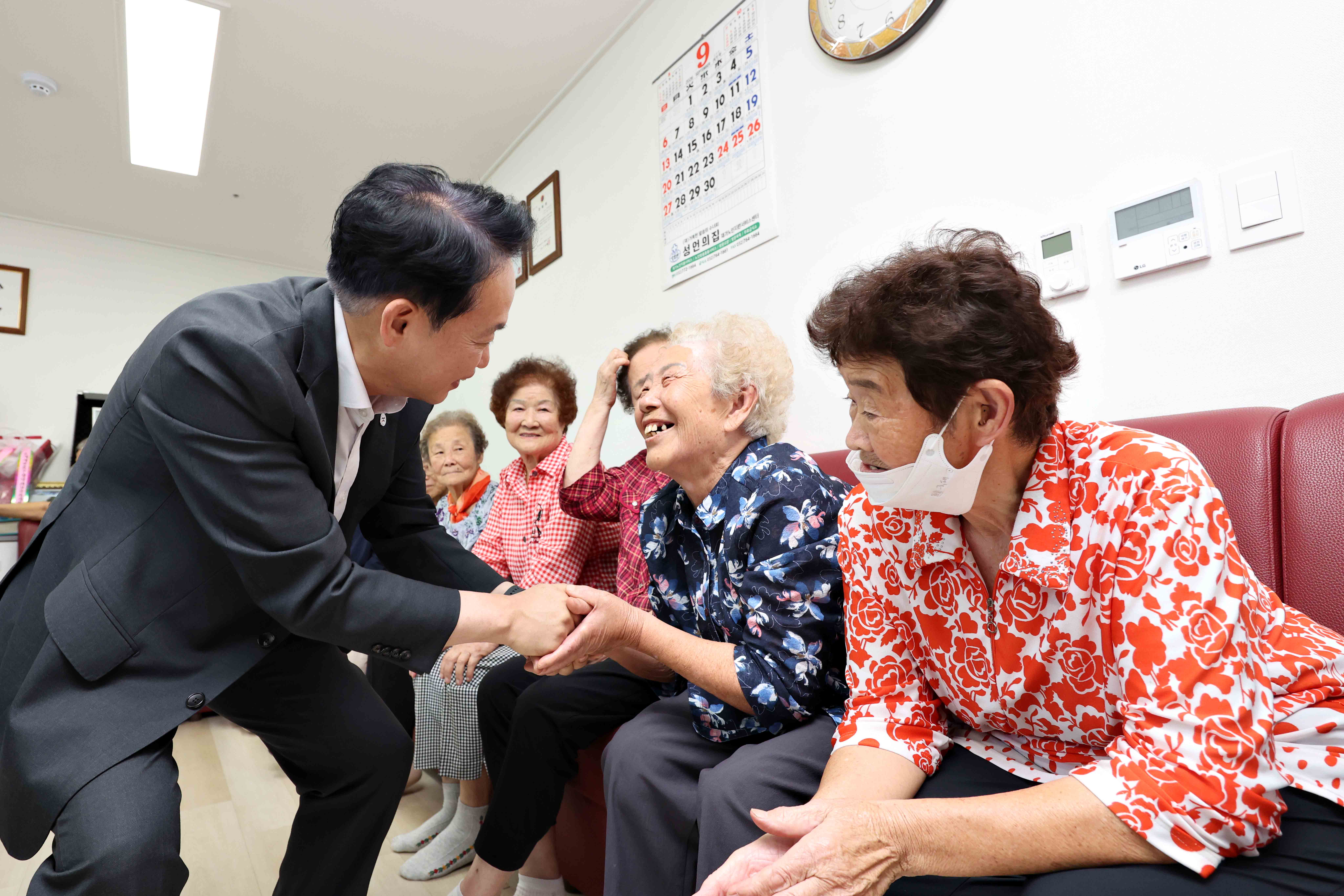 20260909_추석맞이_경로당_방문7.jpg 이미지