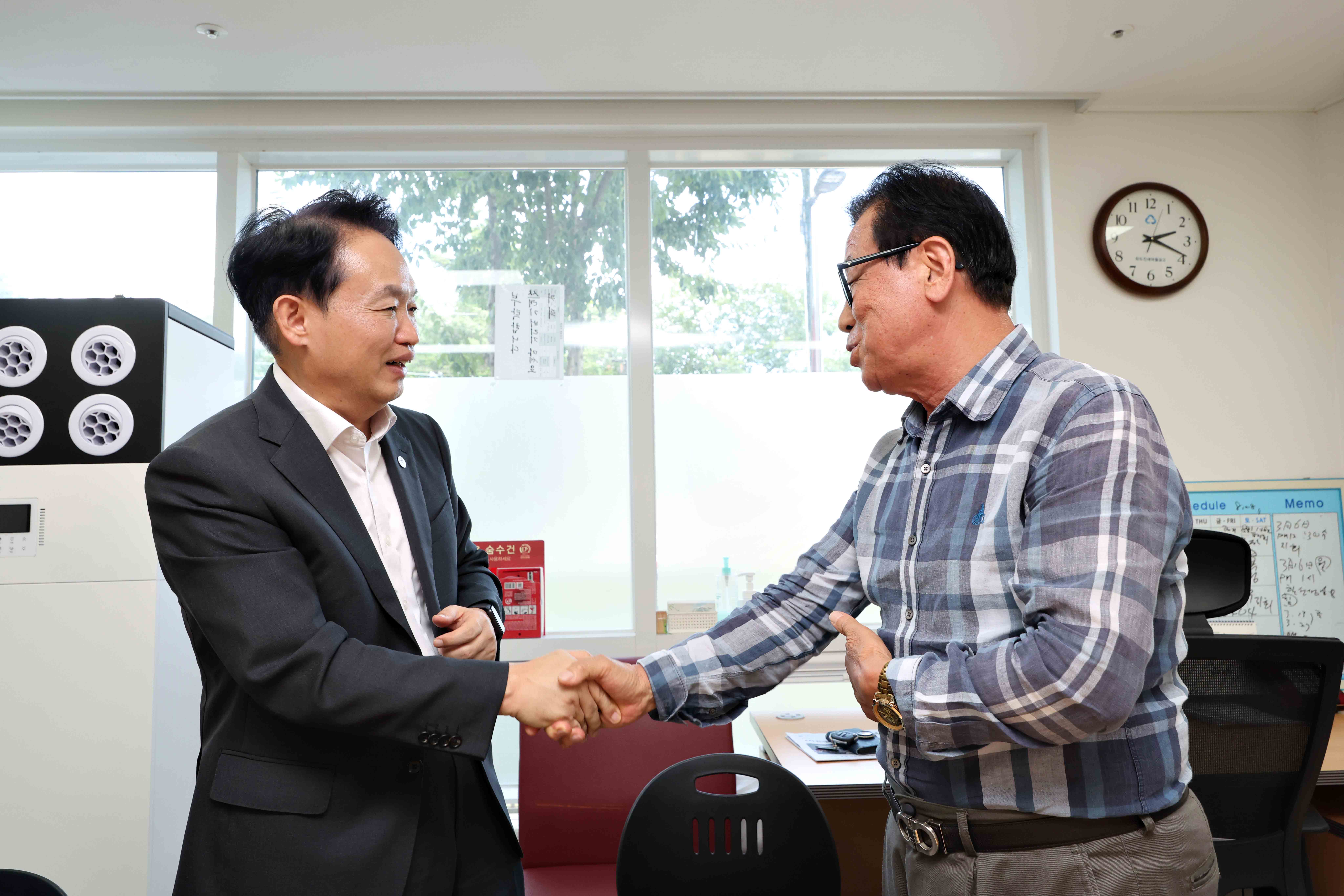 20260909_추석맞이_경로당_방문8.jpg 이미지