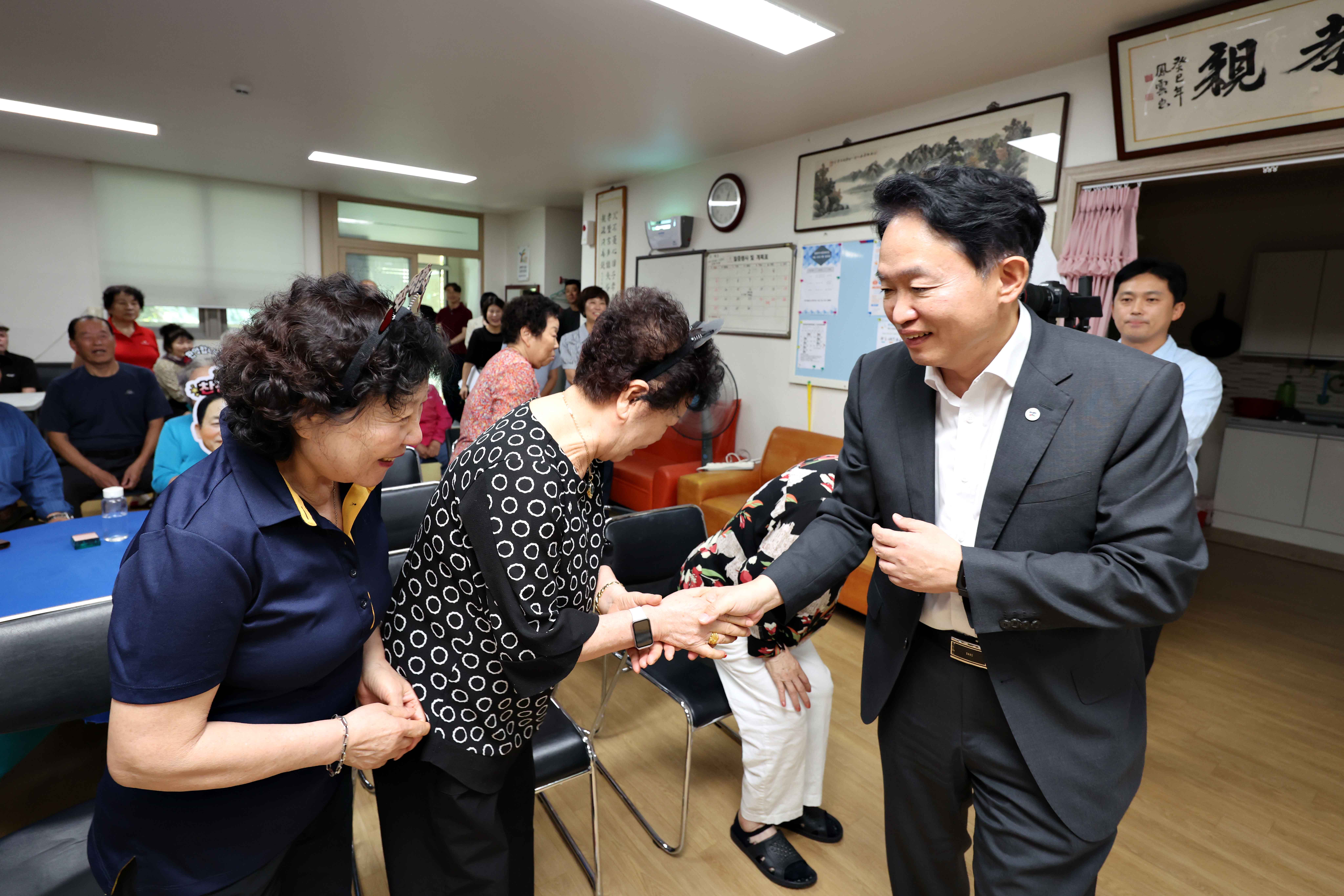 20260916_추석맞이_경로당_방문6.jpg 이미지