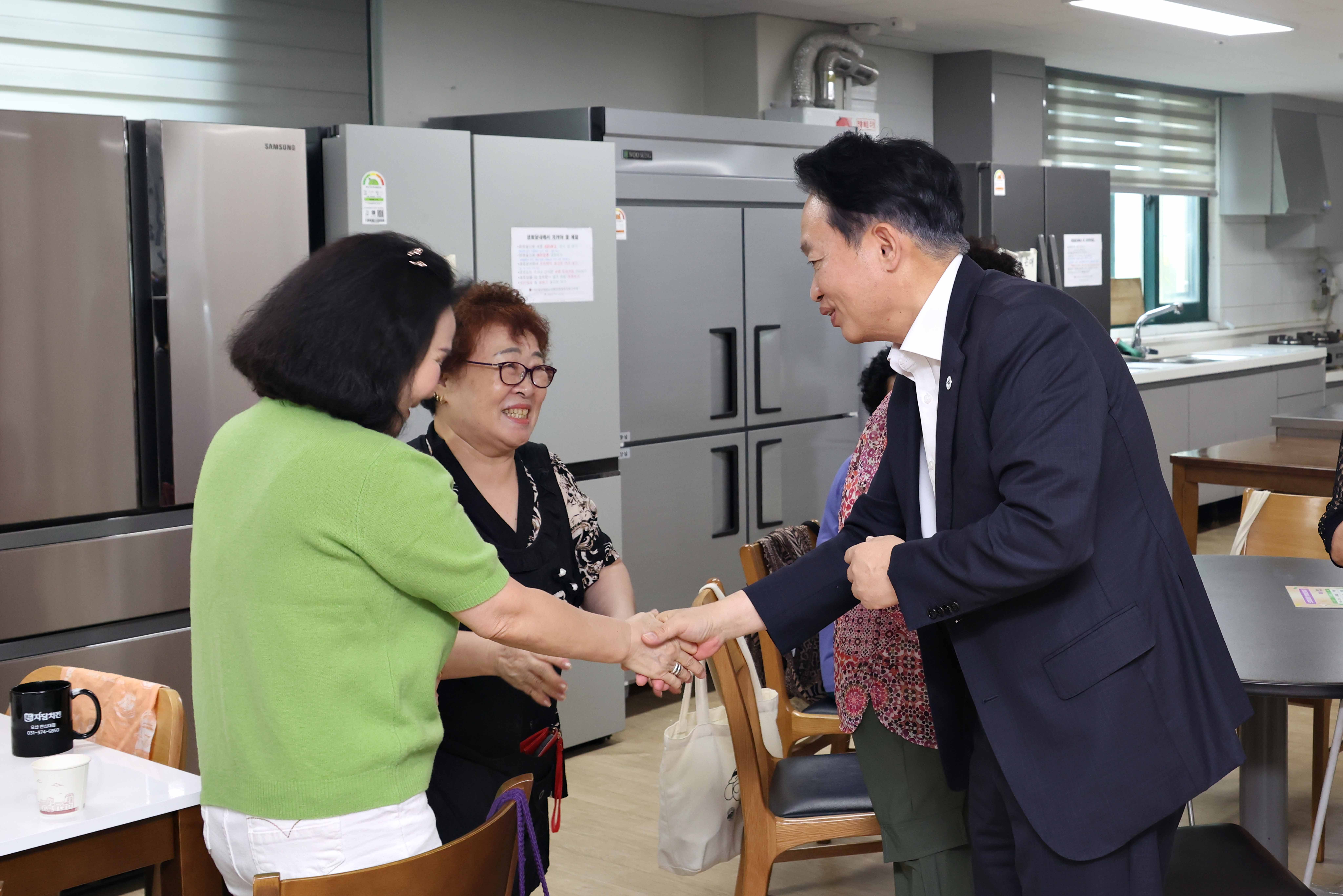 20260918_추석맞이_경로당_방문4.jpg 이미지