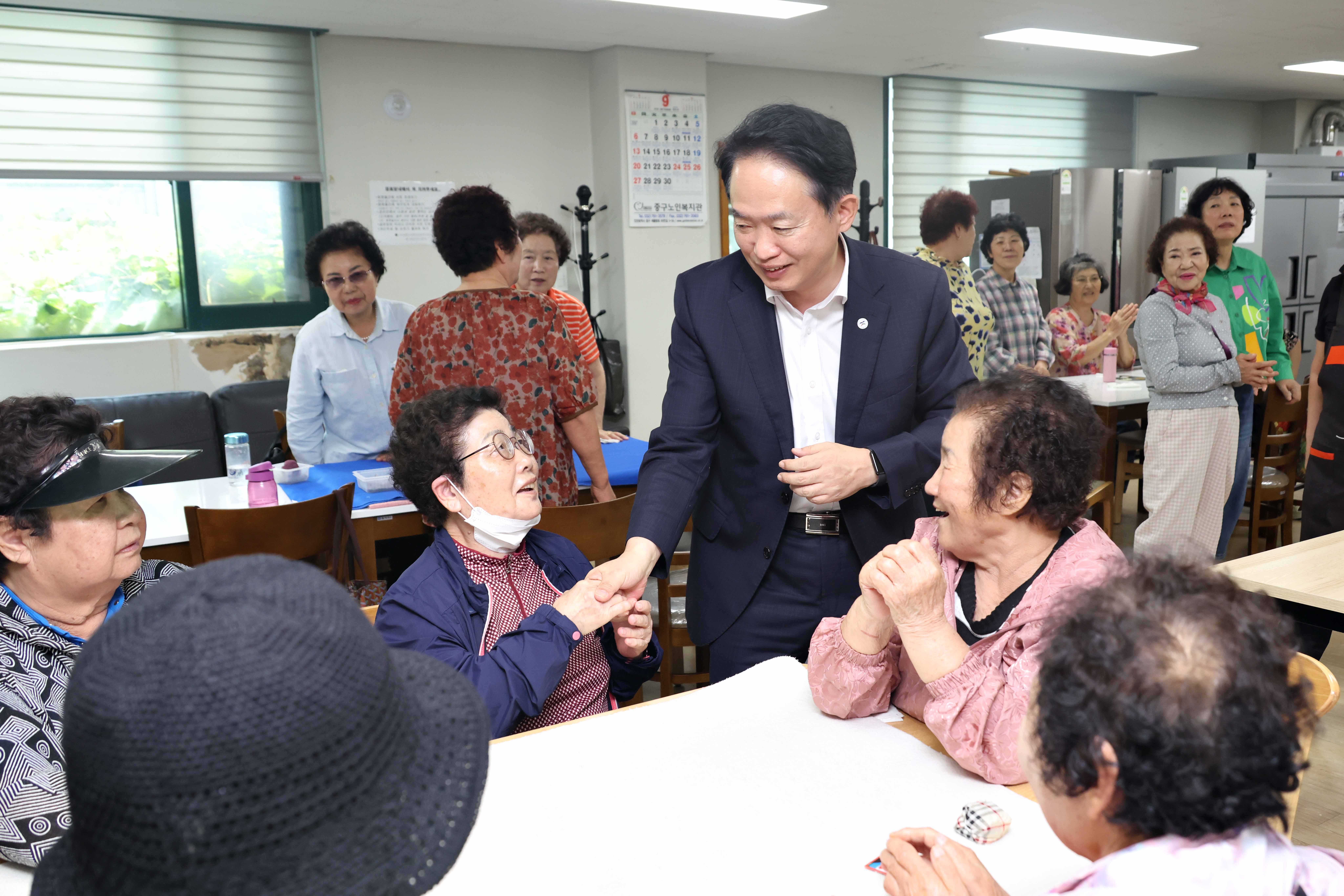 20260918_추석맞이_경로당_방문6.jpg 이미지