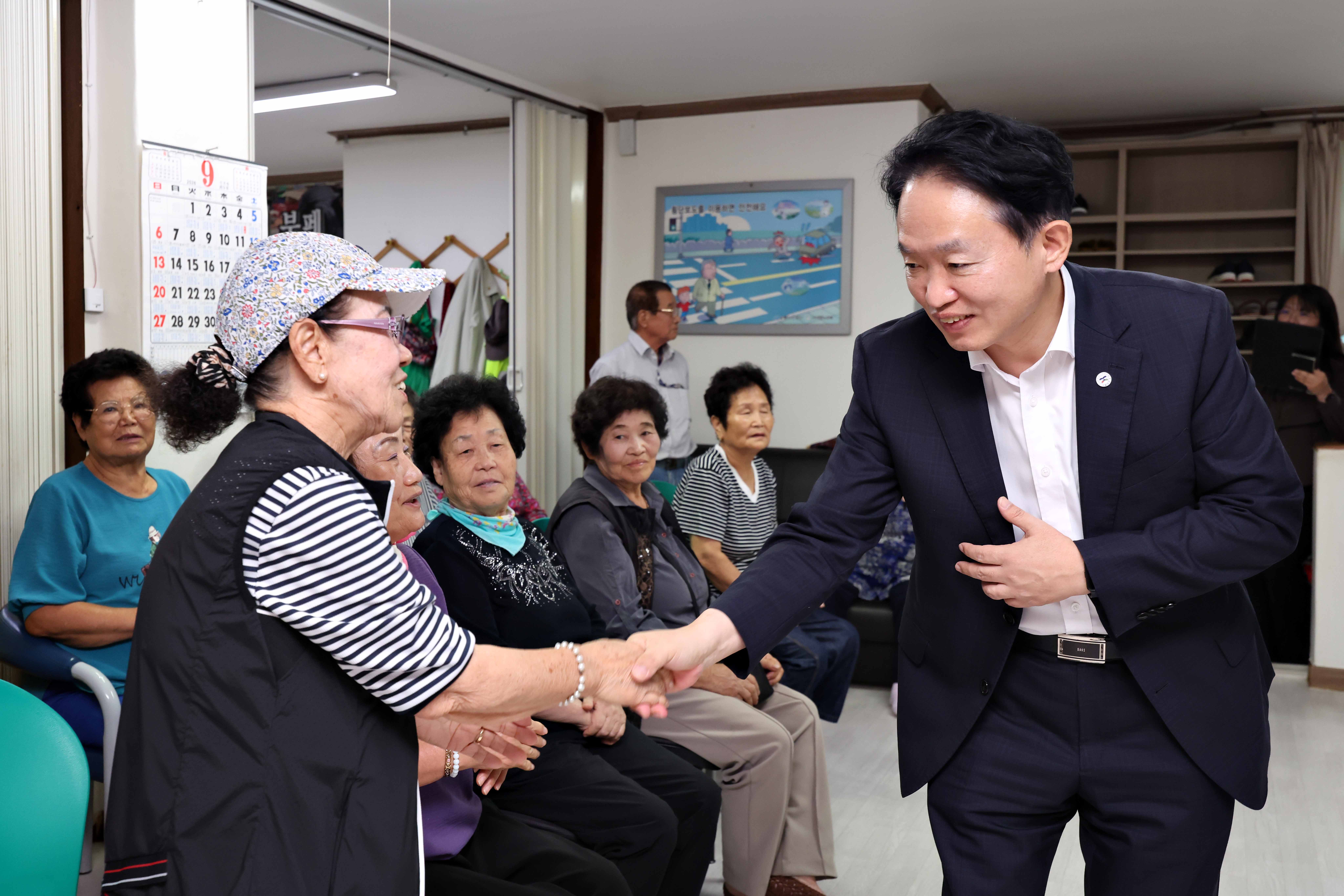 20260918_추석맞이_경로당_방문16.jpg 이미지
