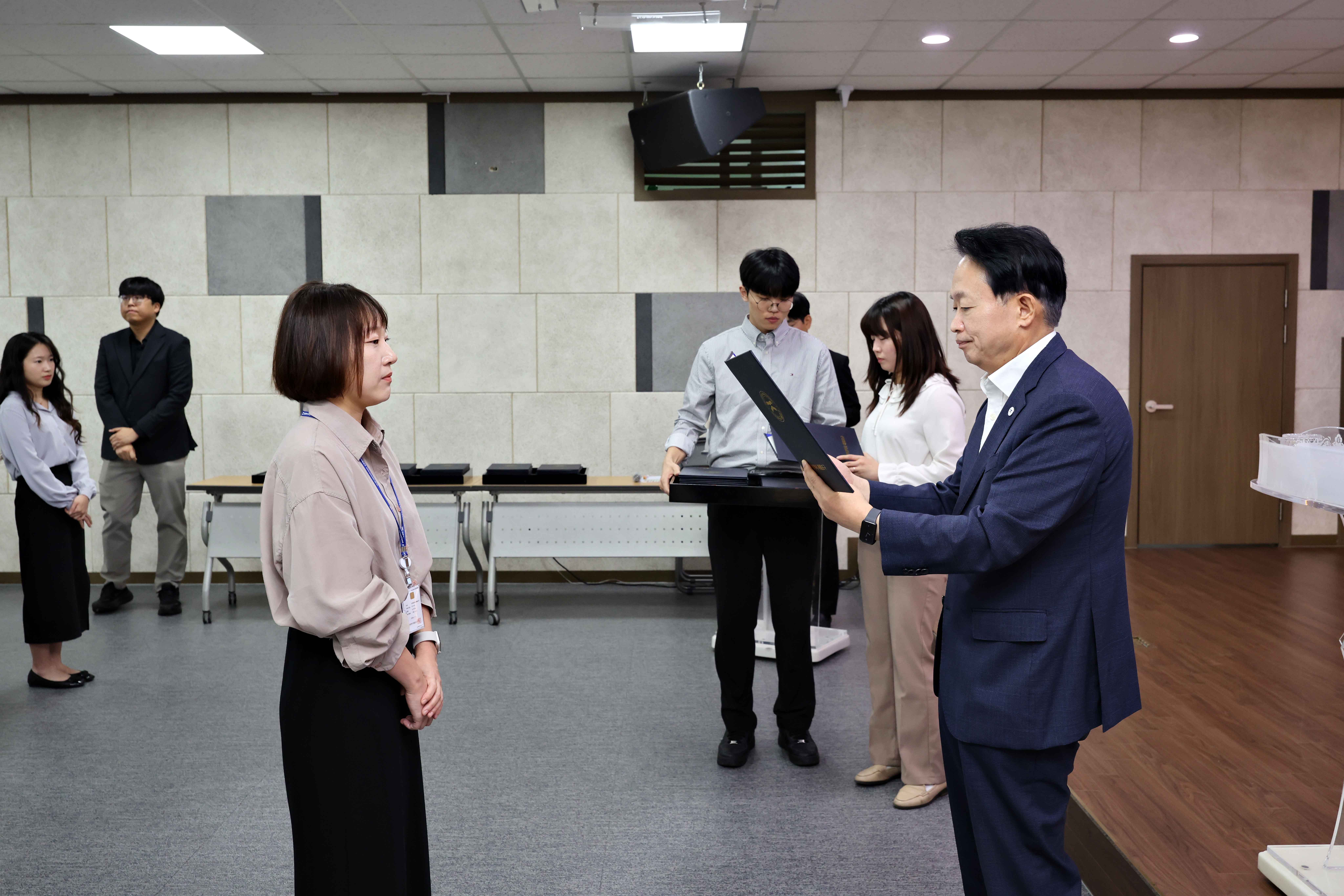 20261006_임용장_수여식4.jpg 이미지