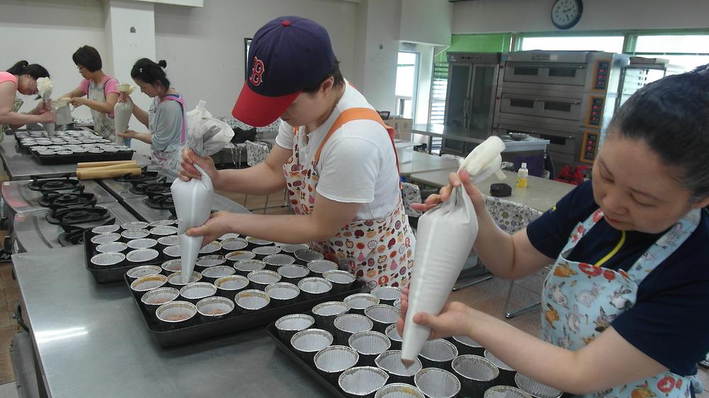 2013년 제2기 제과제빵기능사반 머핀만들기 봉사활동 사진