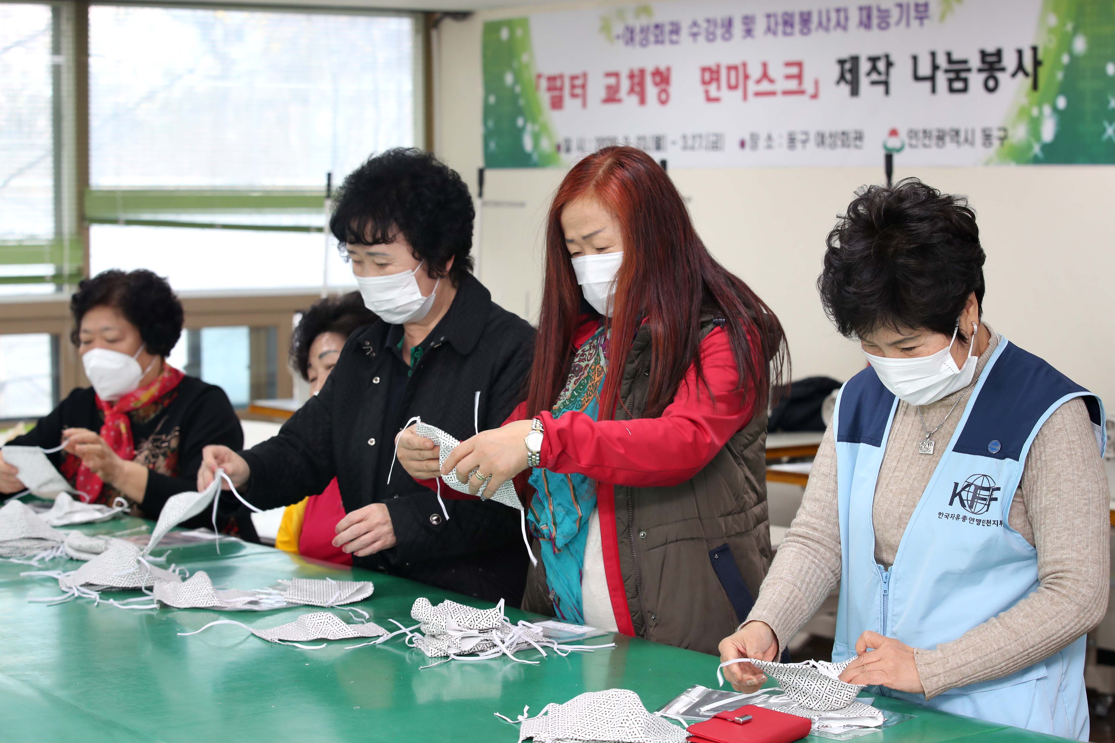 20200327_여성회관_수강생_및_자원봉사자_재능기부_면마스크_제작_나눔봉사10.jpg 이미지